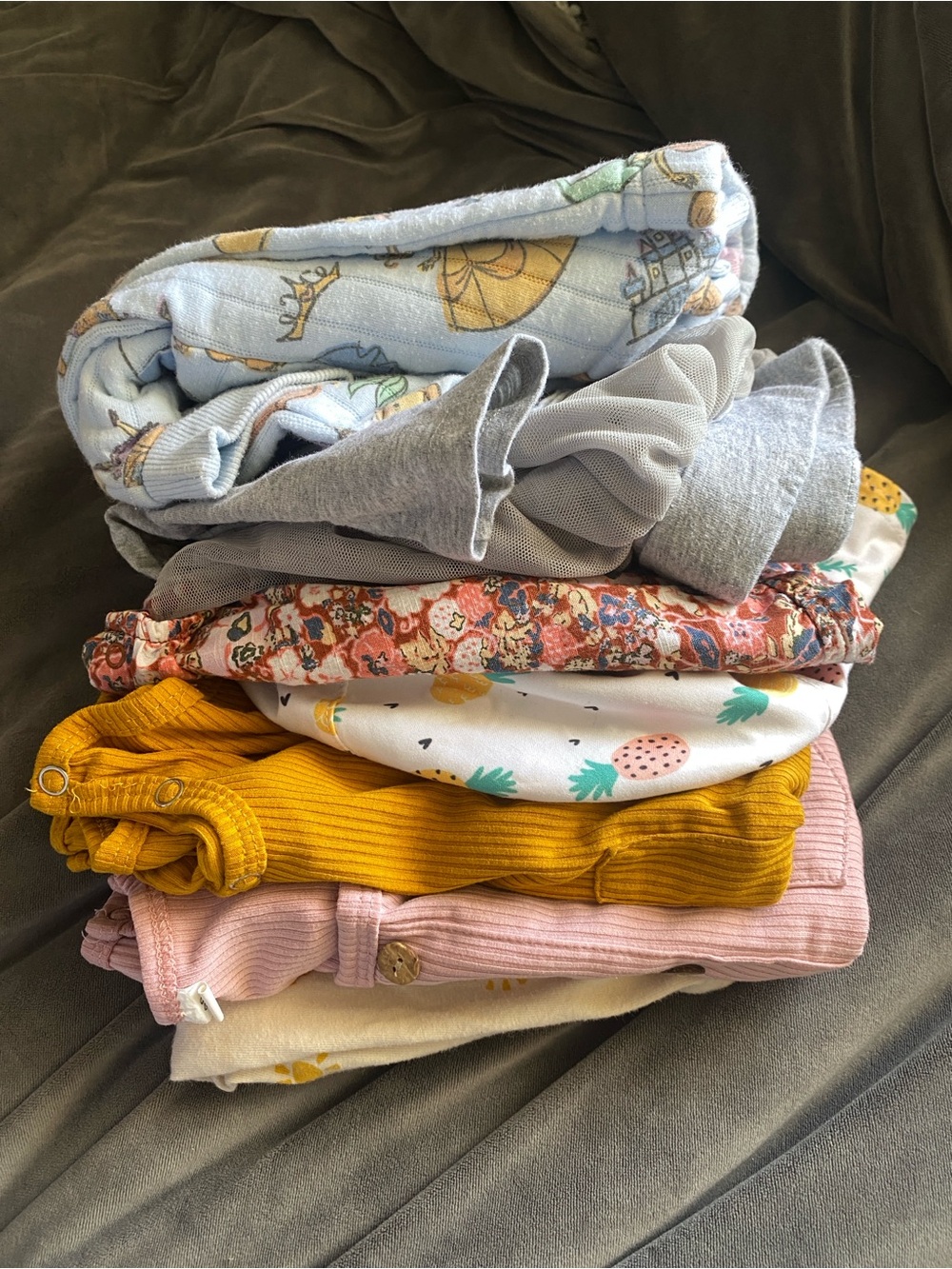 Bundle of Girl clothes 12-18 months